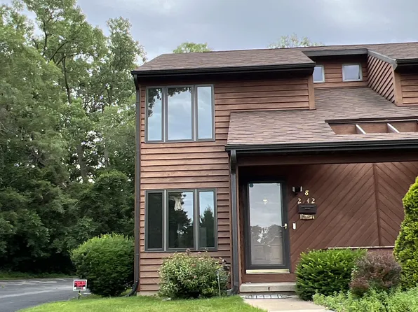 2742 Pleasant View Dr APT 8, Dubuque, IA 52001