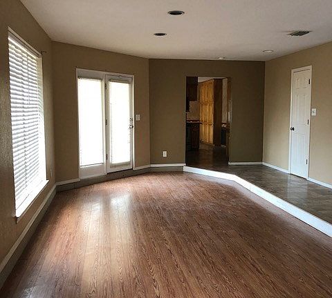 3rd image of 2100 Wydewood Dr