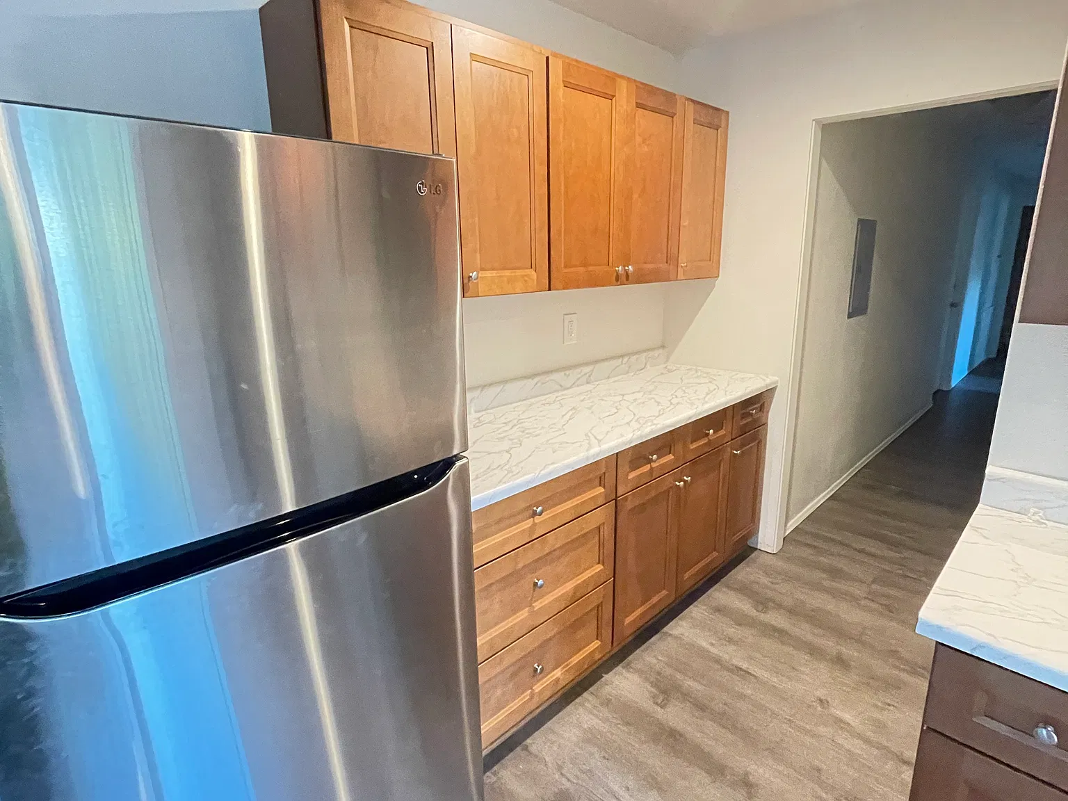 1833 NE Hillaire Ct — Photo 3