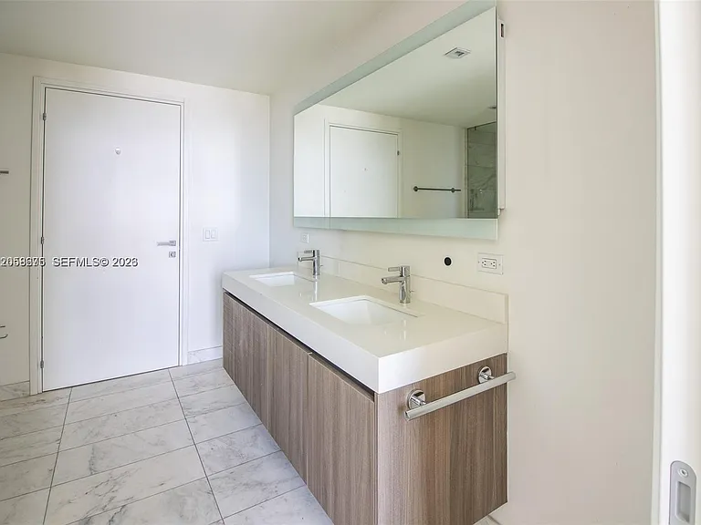 401 N Birch Rd #1113 — Photo 10