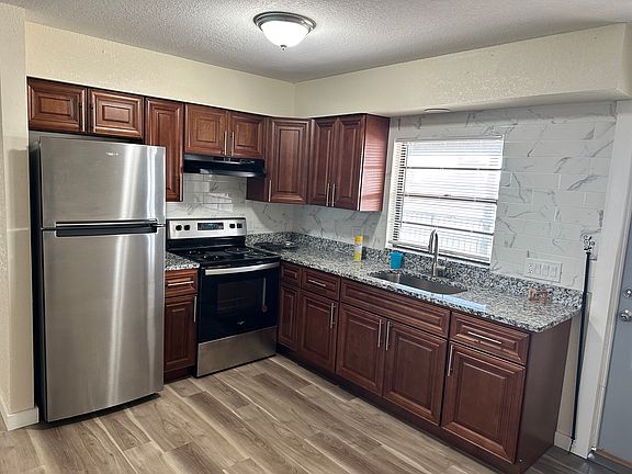 5th image of 565 Jackson Ave #D