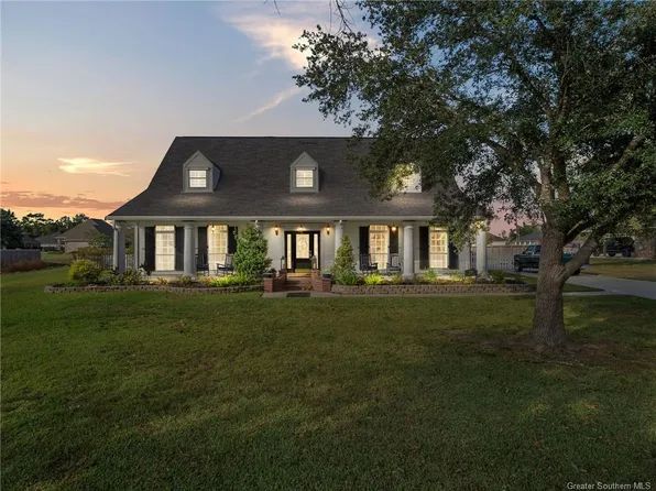 1528 Campfire Rd, Lake Charles, LA 70611