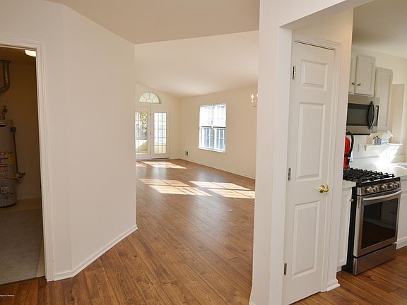 5th image of 2472 Spring Hill Dr
