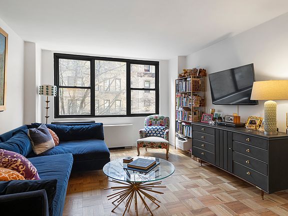 2nd image of 333 E 49th St APT 4R
