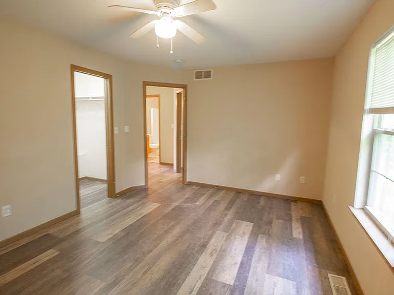 1503 Greensboro Dr — Photo 12