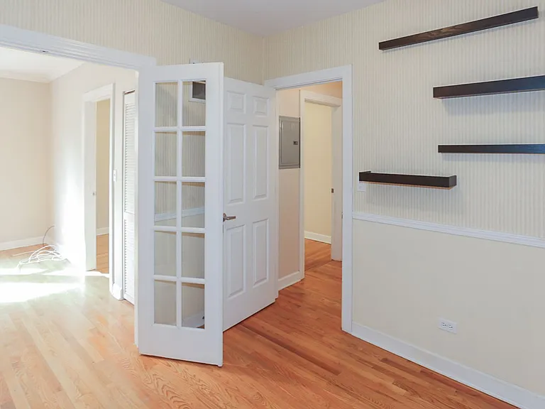 626 W Roscoe St #1 — Photo 5