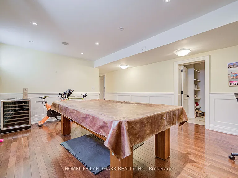 102 Stratford Cres — Photo 37