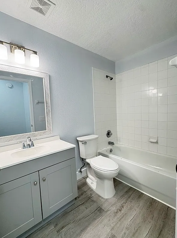 Studio, 650 sqft, $1,100 — Photo 3