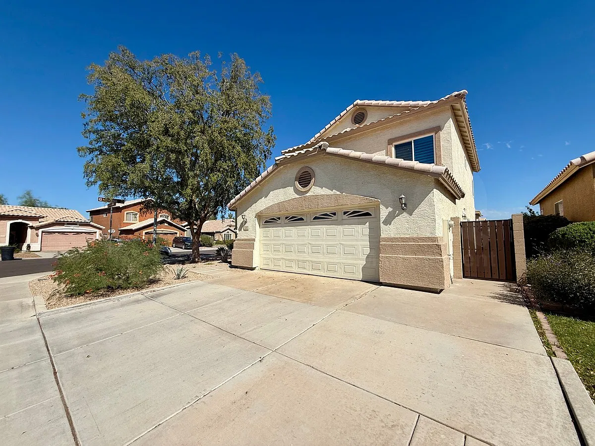 4 bed, 3.0 bath, 2118 sqft, $2,800 — Photo 2