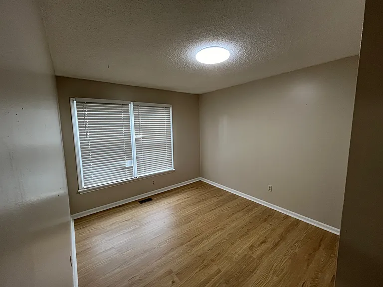 3920 Sherman Oaks Ave — Photo 8