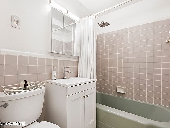 3rd image of 420 E 55th St APT 2J