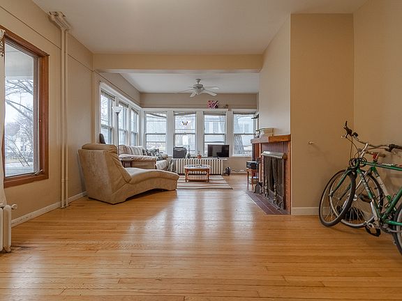 4th image of 216 Campbell St #10463717