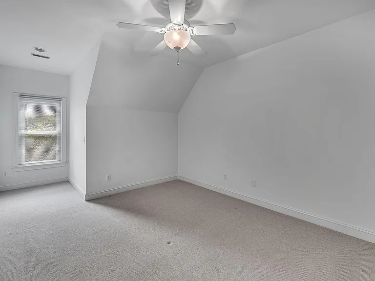 729 Harrow Ln — Photo 35