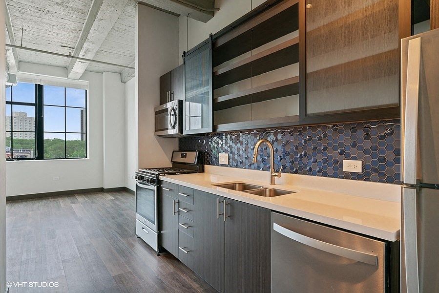 One Bedroom Kitchen