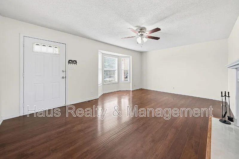 3 bed, 2.0 bath, 1440 sqft, $1,800 — Photo 4