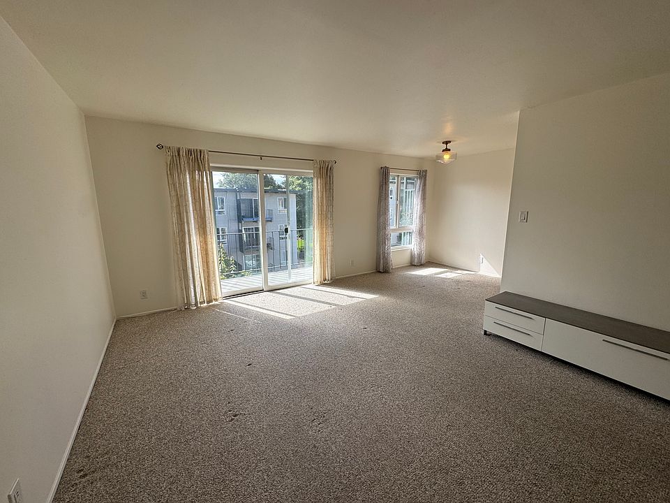 1st image of 932 Peninsula Ave APT 403