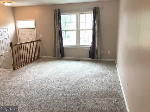 3rd image of 629 Radford Ter NE