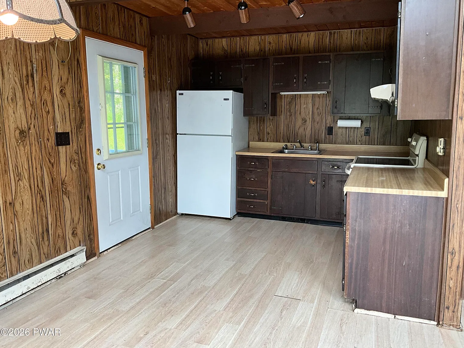 3 bed, 1.5 bath, 1050 sqft, $2,000 — Photo 4