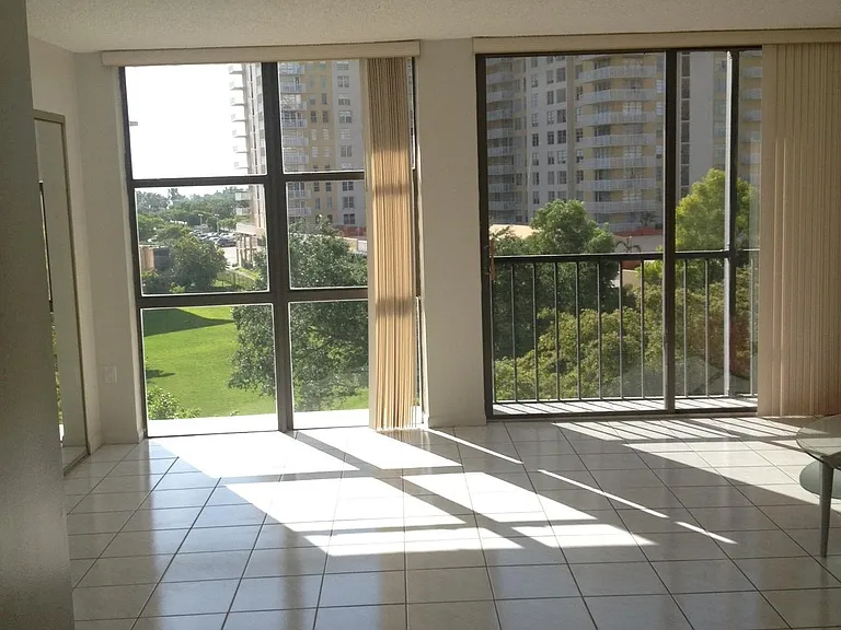 17500 N Bay Rd #508 — Photo 5