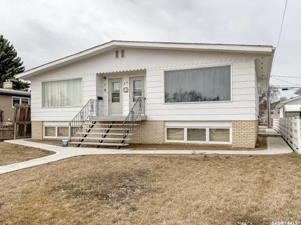 216 15th AVENUE NE, Swift Current, SK S9H 2X2