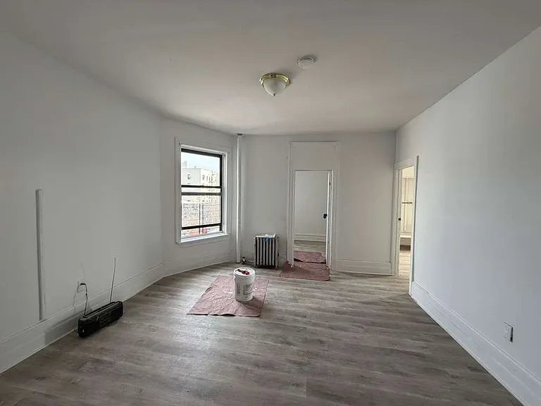 312 E 197th St #4D — Photo 3