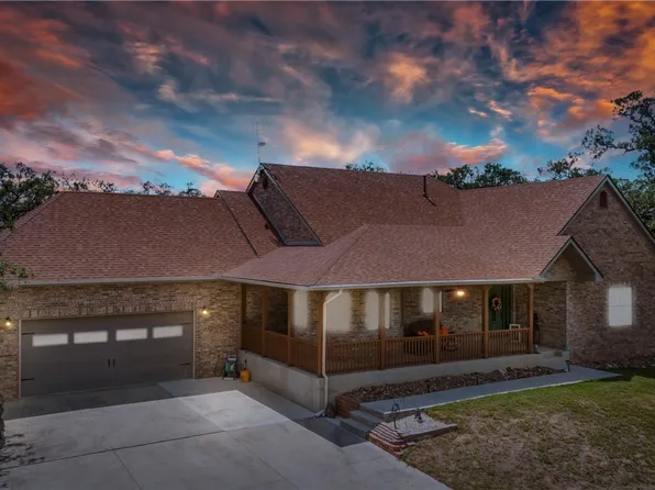 1657 County Road 434, Stockdale, TX 78160