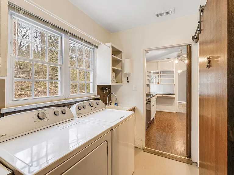 100 Lakeshore Dr — Photo 21