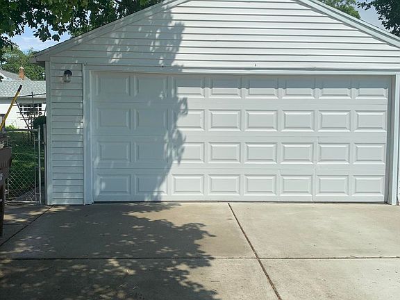 4th image of 1427 Woodbine Ave