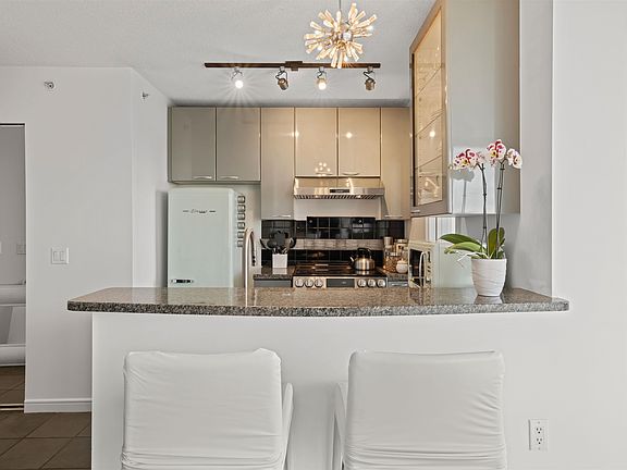 3rd image of 1068 Hornby St #2607