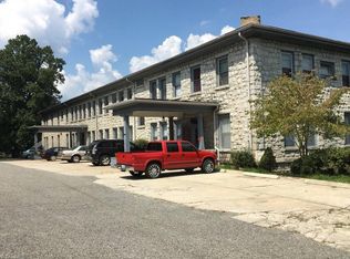 327 Cherry St APT 6, Mount Airy, NC 27030