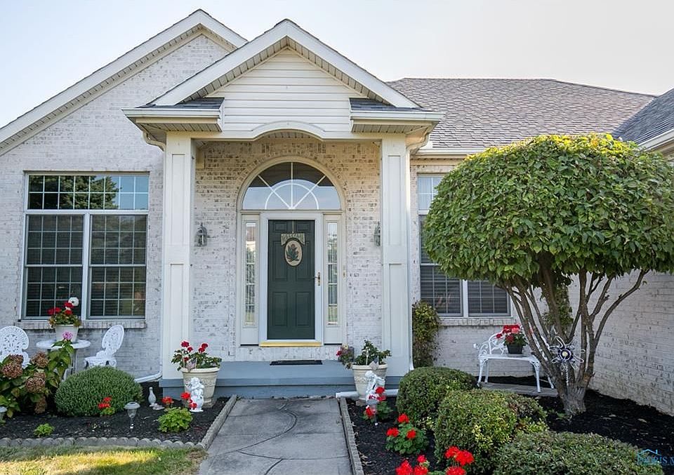 1st image of 399 Arrowhead Dr