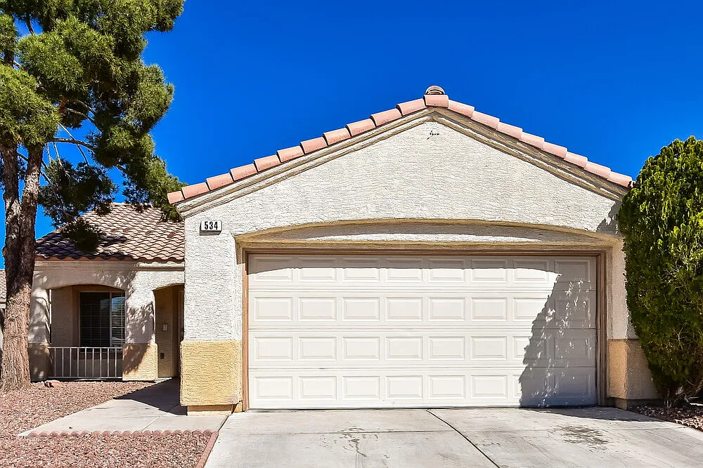3 bed, 2.0 bath, 1186 sqft, $2,690 — Photo 1