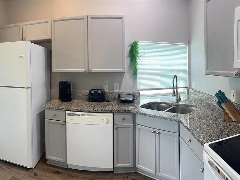 8121 Fan Palm Way — Photo 13