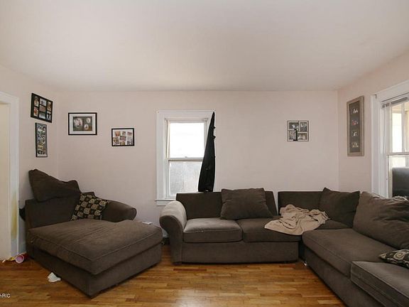2nd image of 3517 Hillcroft Ave SW