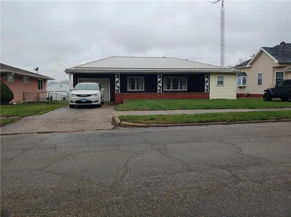 131 E Washington St, Paris, IL 61944