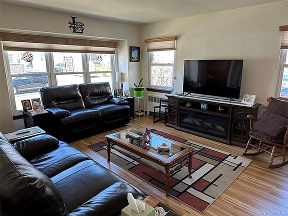 3rd image of One Waverly Place