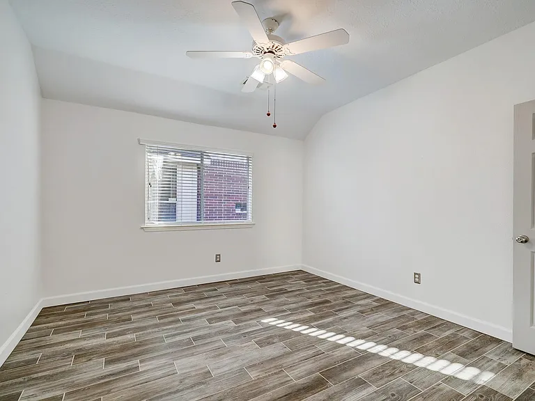 17407 Winfield Sq — Photo 23