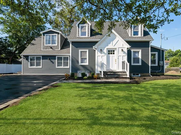 24 Charles Street, Hicksville, NY 11801