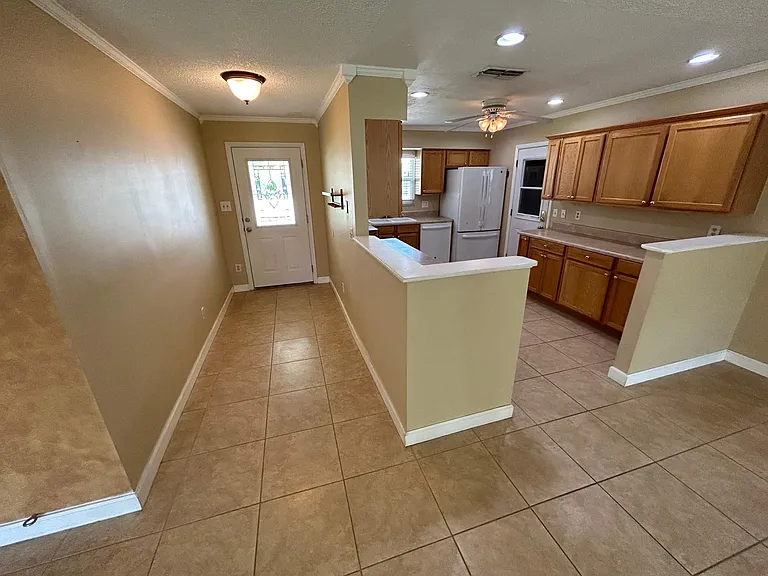 10816 Waterford Ct — Photo 6