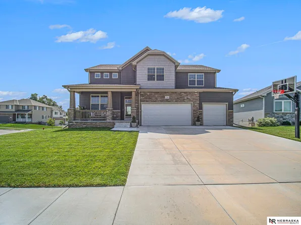 7743 S 77th St, Lincoln, NE 68516