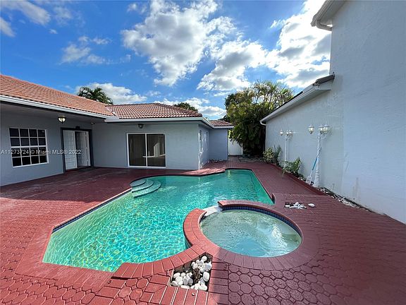 5th image of 15245 NW 87th Pl
