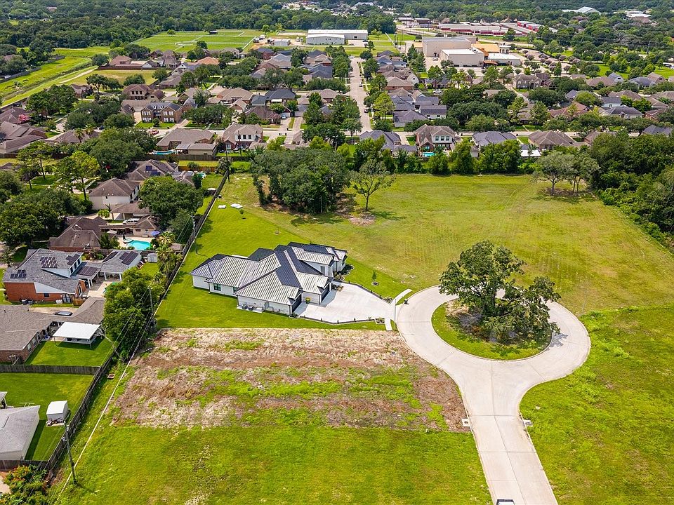 1st image of 1618 Crown Oaks Ct