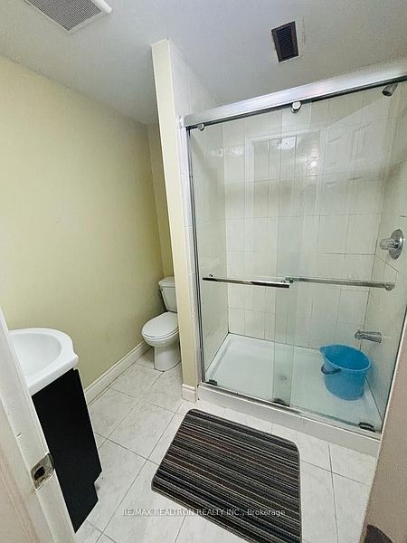 Toronto House for rent - 3 Bedrooms — photo 9