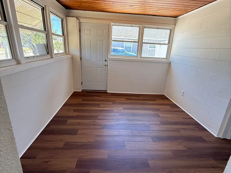 1502 W Grace St — Photo 9