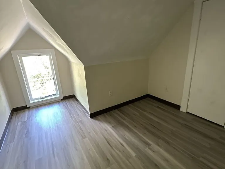 521 Locust Ave — Photo 11