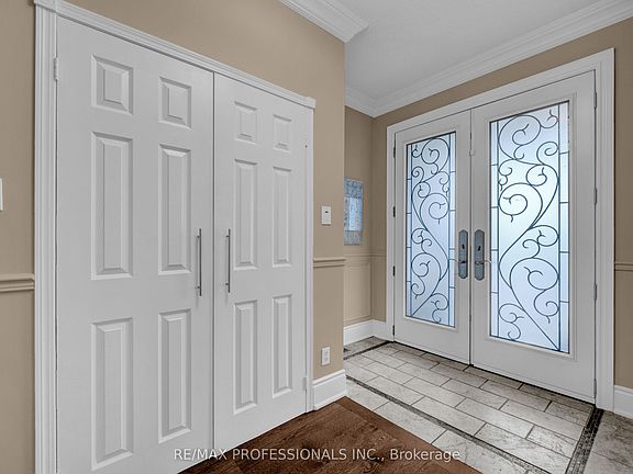 3rd image of 8 Shelter Bay Ct