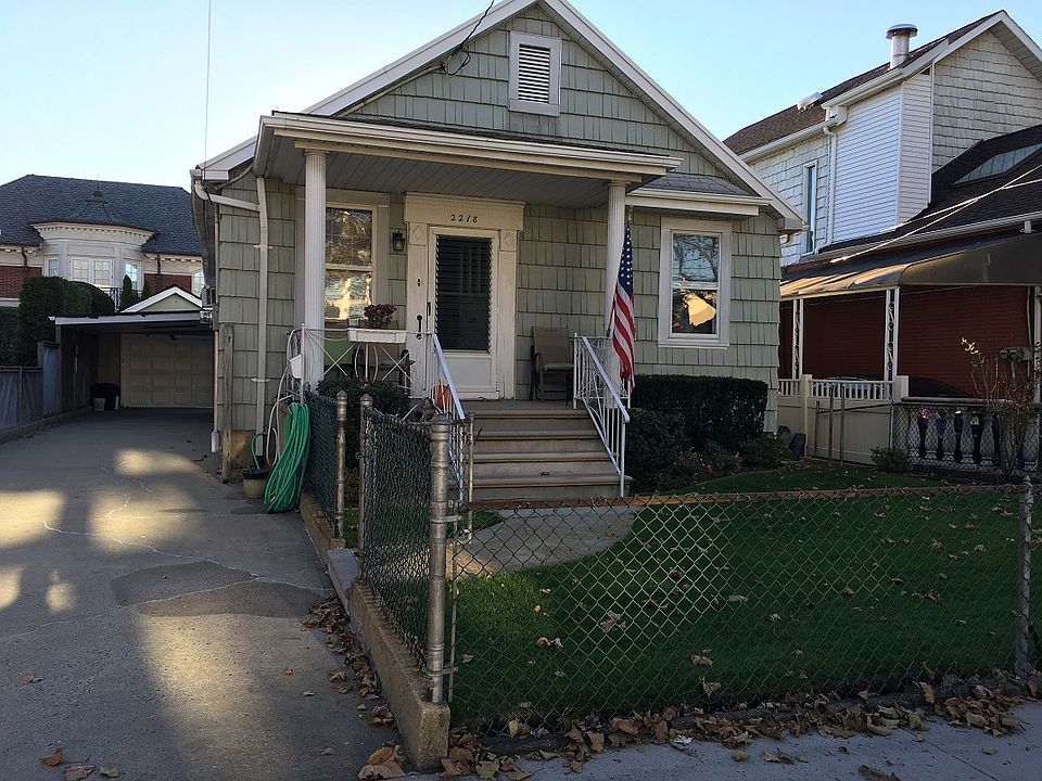 2nd image of 2218 E 73rd St