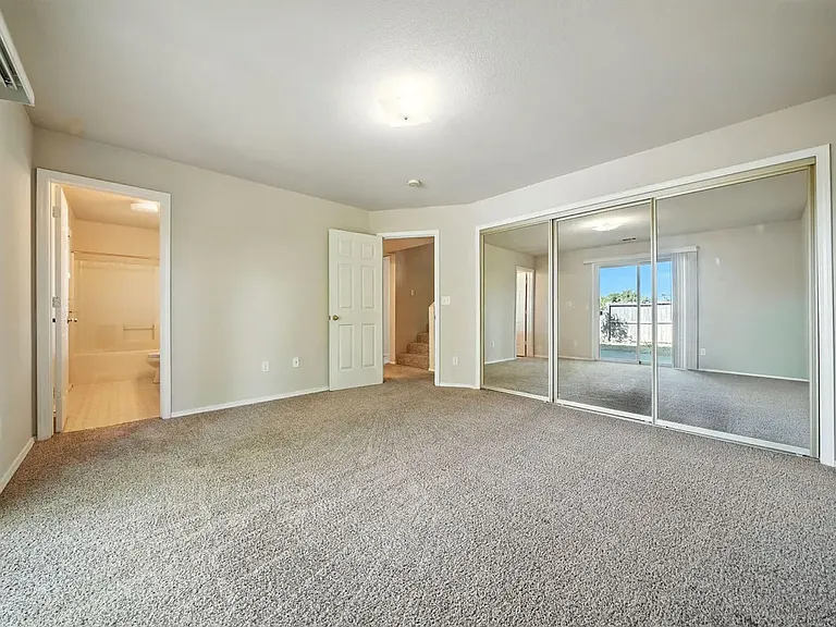 843 Montcrest Dr — Photo 5