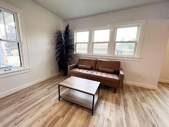 4th image of 250 W Caroline St