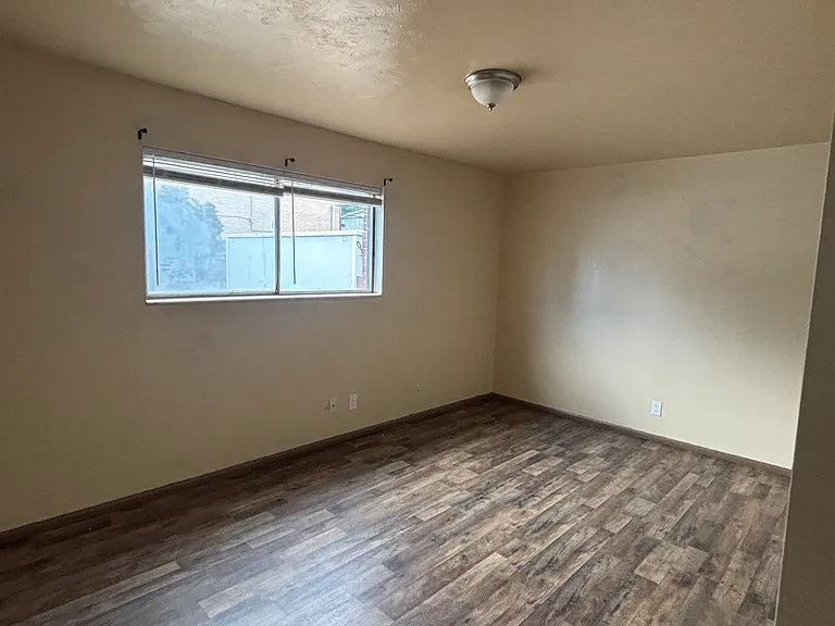 1609 Riviera Dr — Photo 3